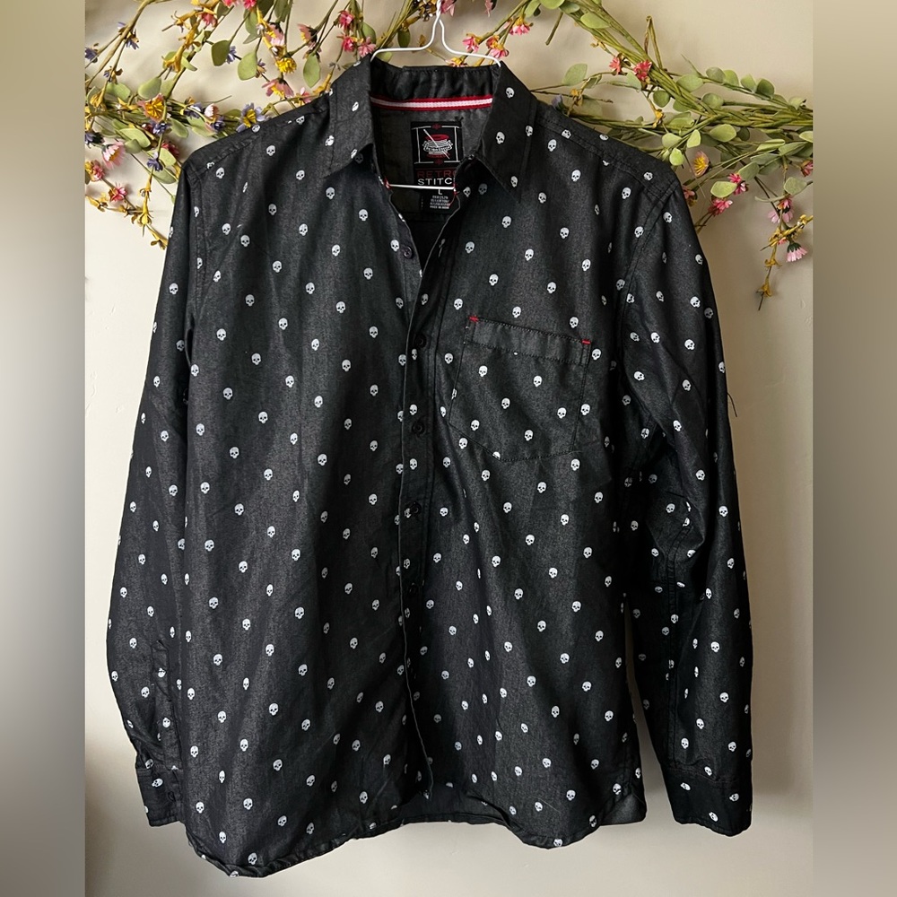 New without Tags Men’s Retro Stitch Skull Button-Up Long Sleeve Shirt